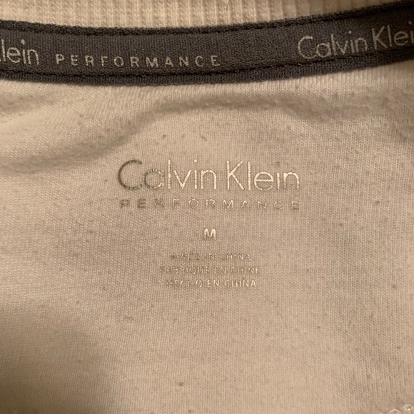 Woman’s sweatshirt Calvin Klein. - Picture 2 of 2